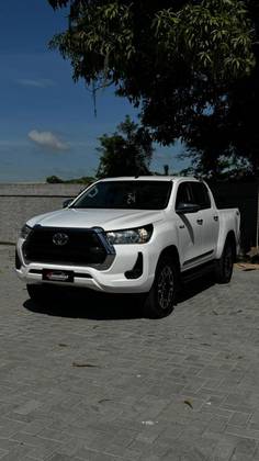 TOYOTA HILUX 2.8 D-4D TURBO DIESEL CD POWER PACK 4X4 MANUAL